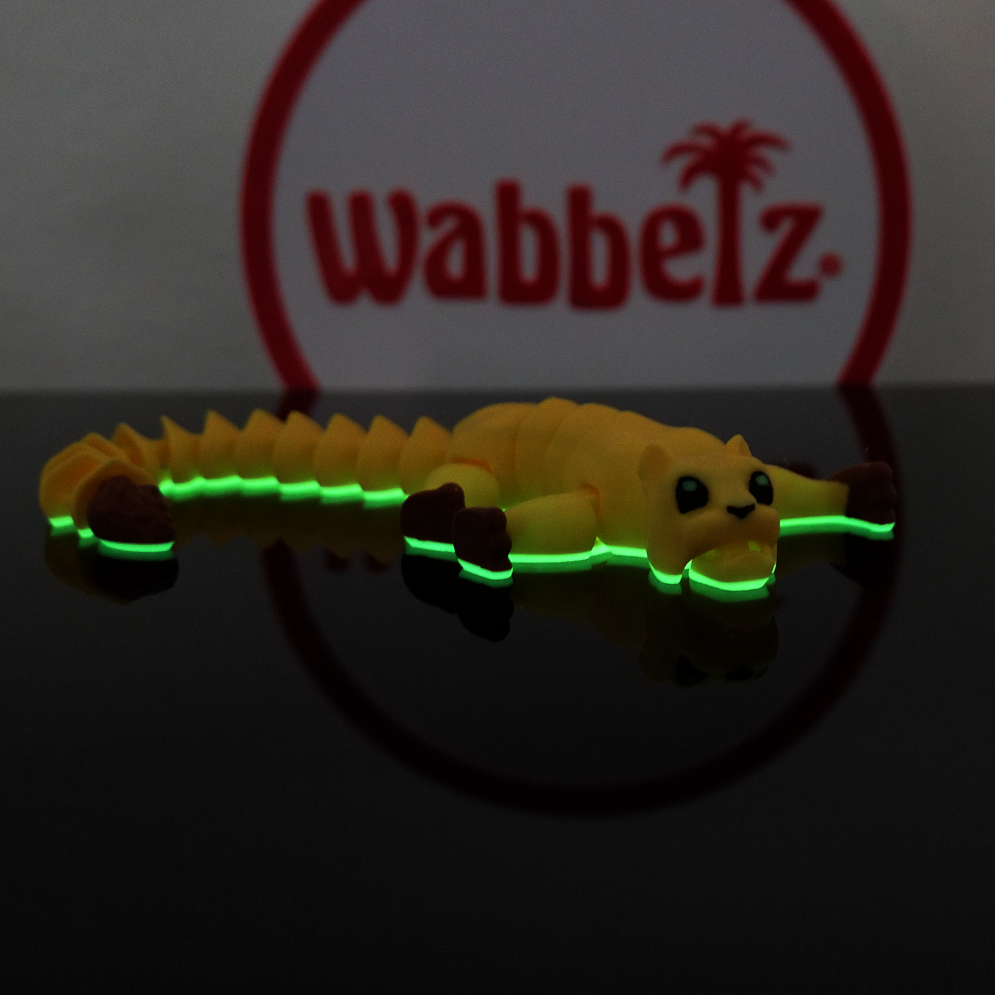 Loewin*Gelb*Glow*Liegend